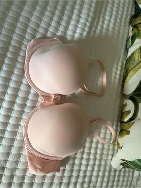 Victoria's Secret Light Pink Smooth T-Shirt Bra